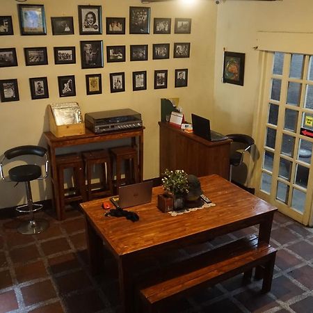 Kamuning Transient Hostel ケソンシティ エクステリア 写真