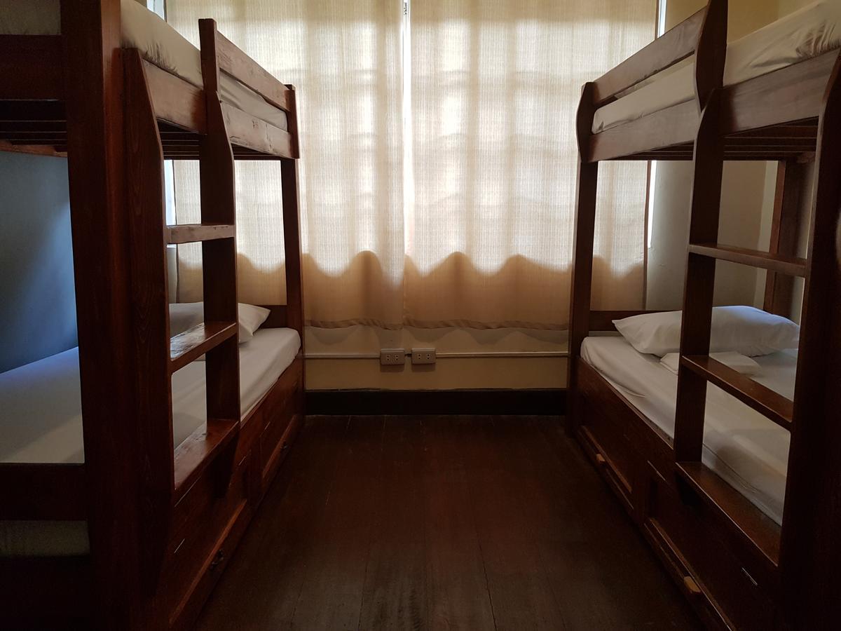 Kamuning Transient Hostel ケソンシティ エクステリア 写真