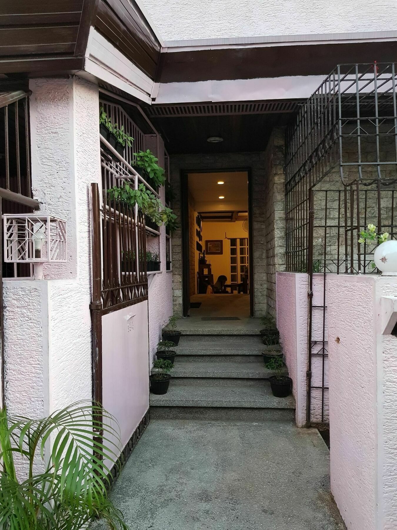 Kamuning Transient Hostel ケソンシティ エクステリア 写真